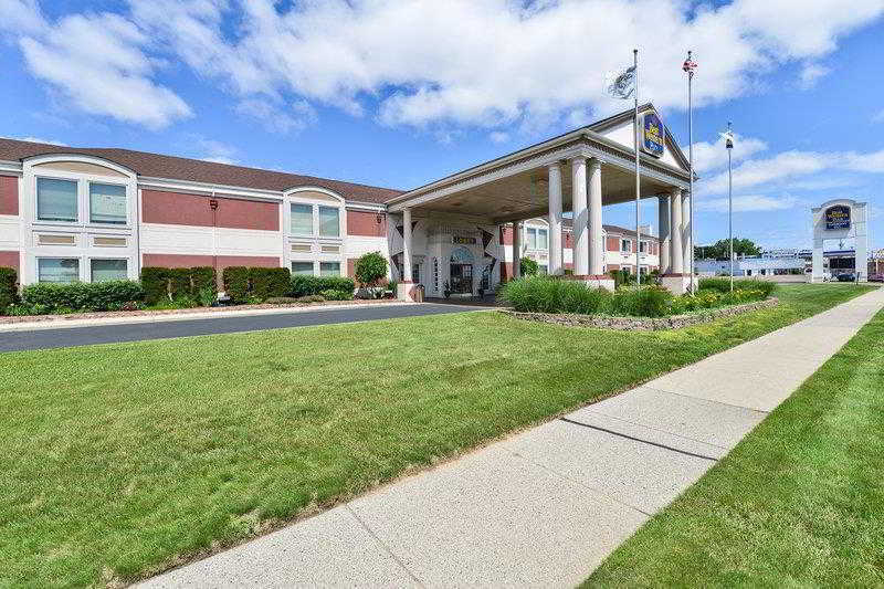 Days Inn & Suites By Wyndham Roseville/Detroit Area Exterior foto