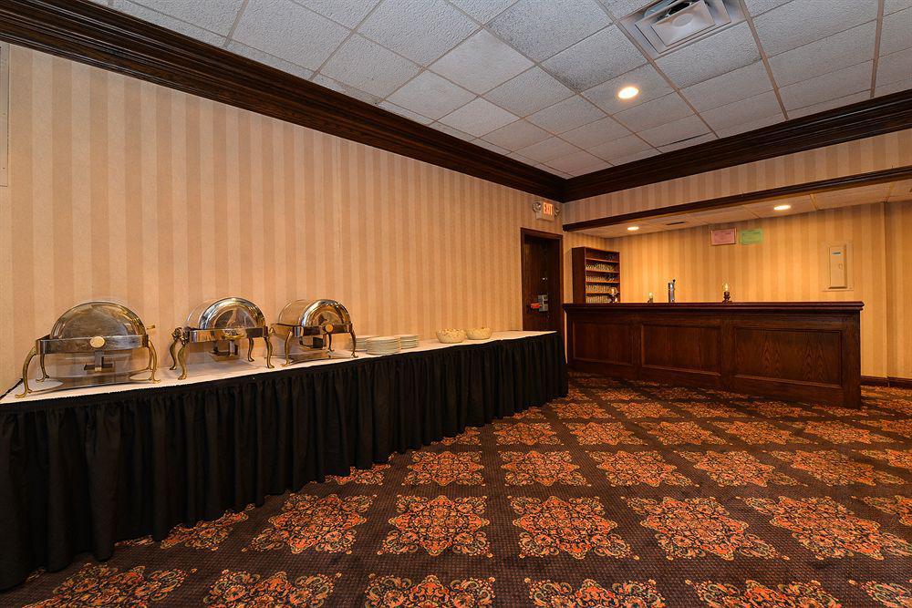 Days Inn & Suites By Wyndham Roseville/Detroit Area Exterior foto